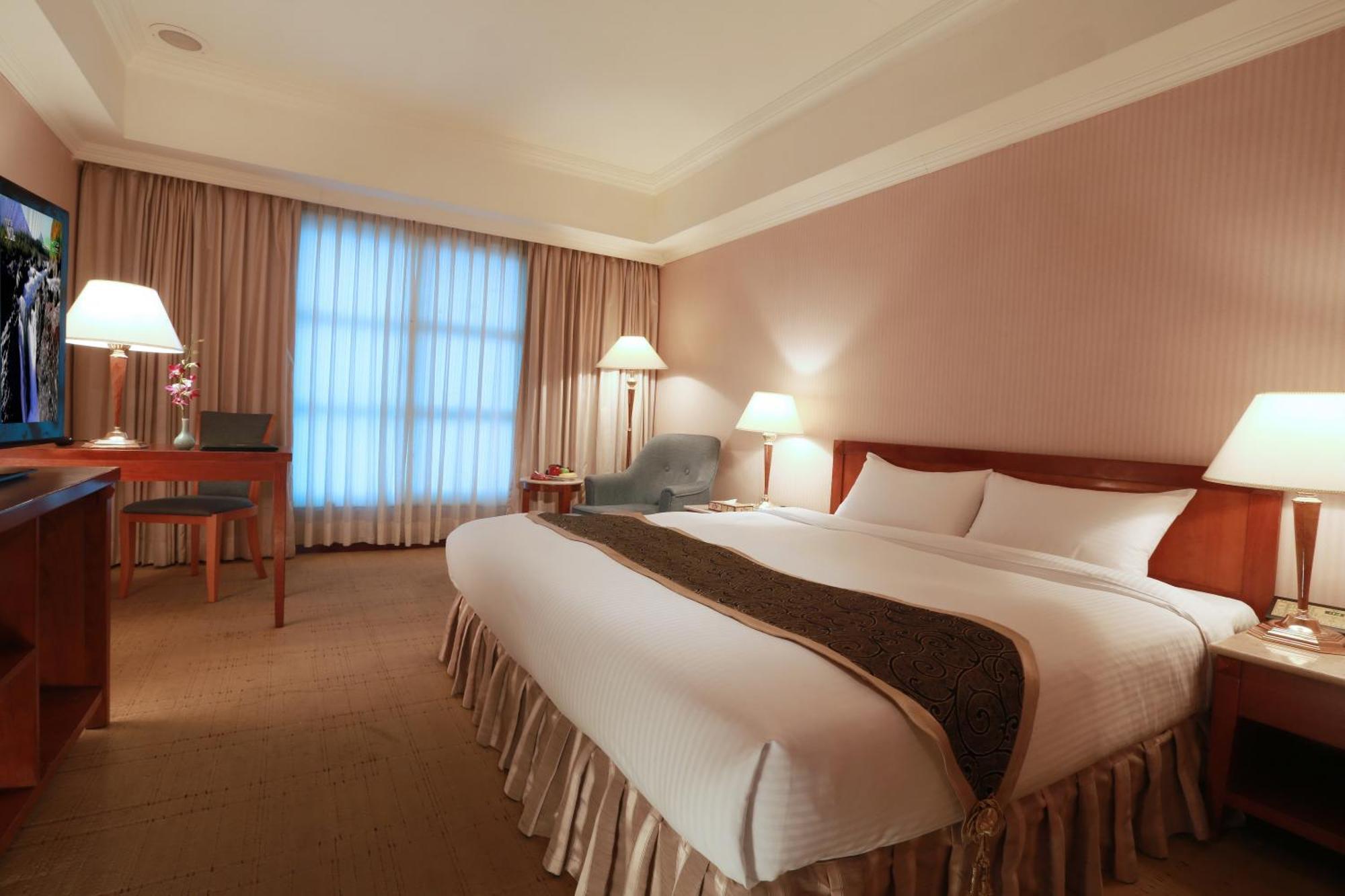 Yilan Grand Boss Hotel מראה חיצוני תמונה