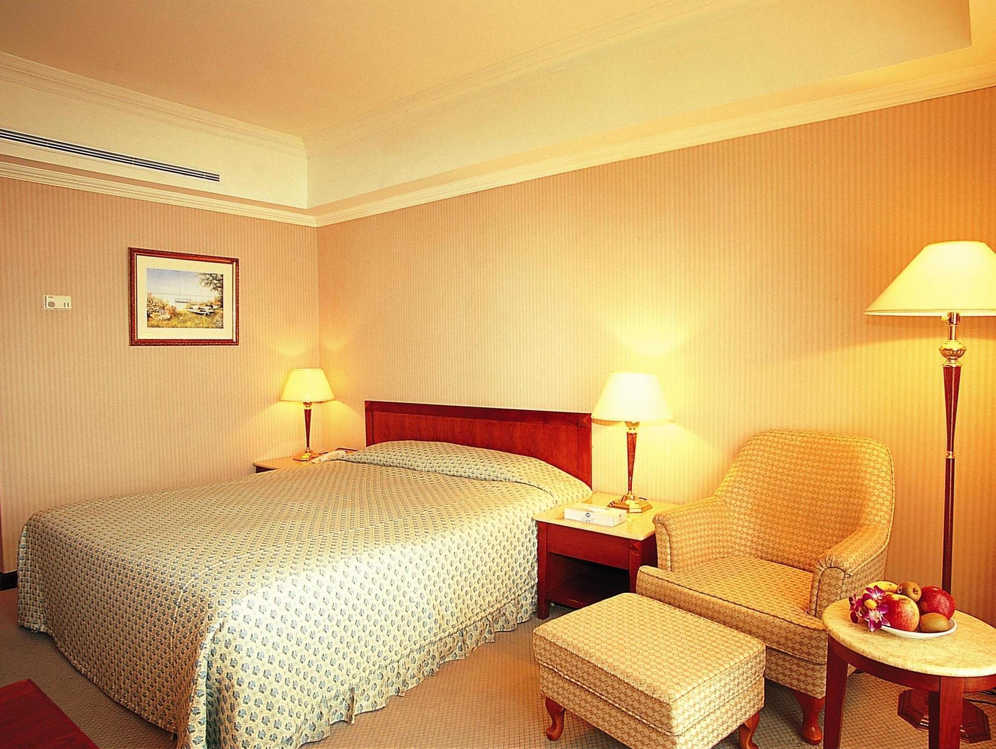 Yilan Grand Boss Hotel מראה חיצוני תמונה