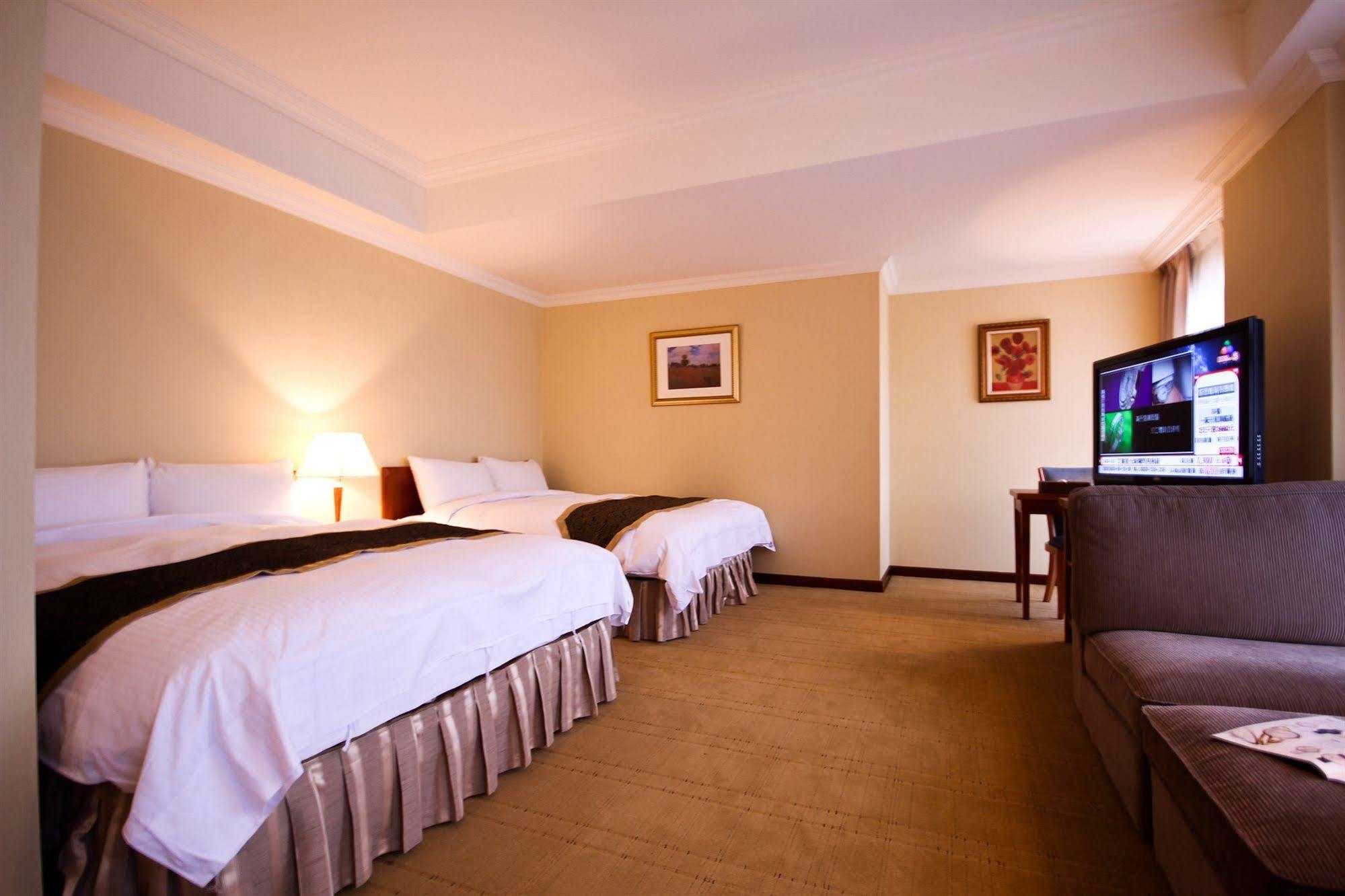 Yilan Grand Boss Hotel מראה חיצוני תמונה