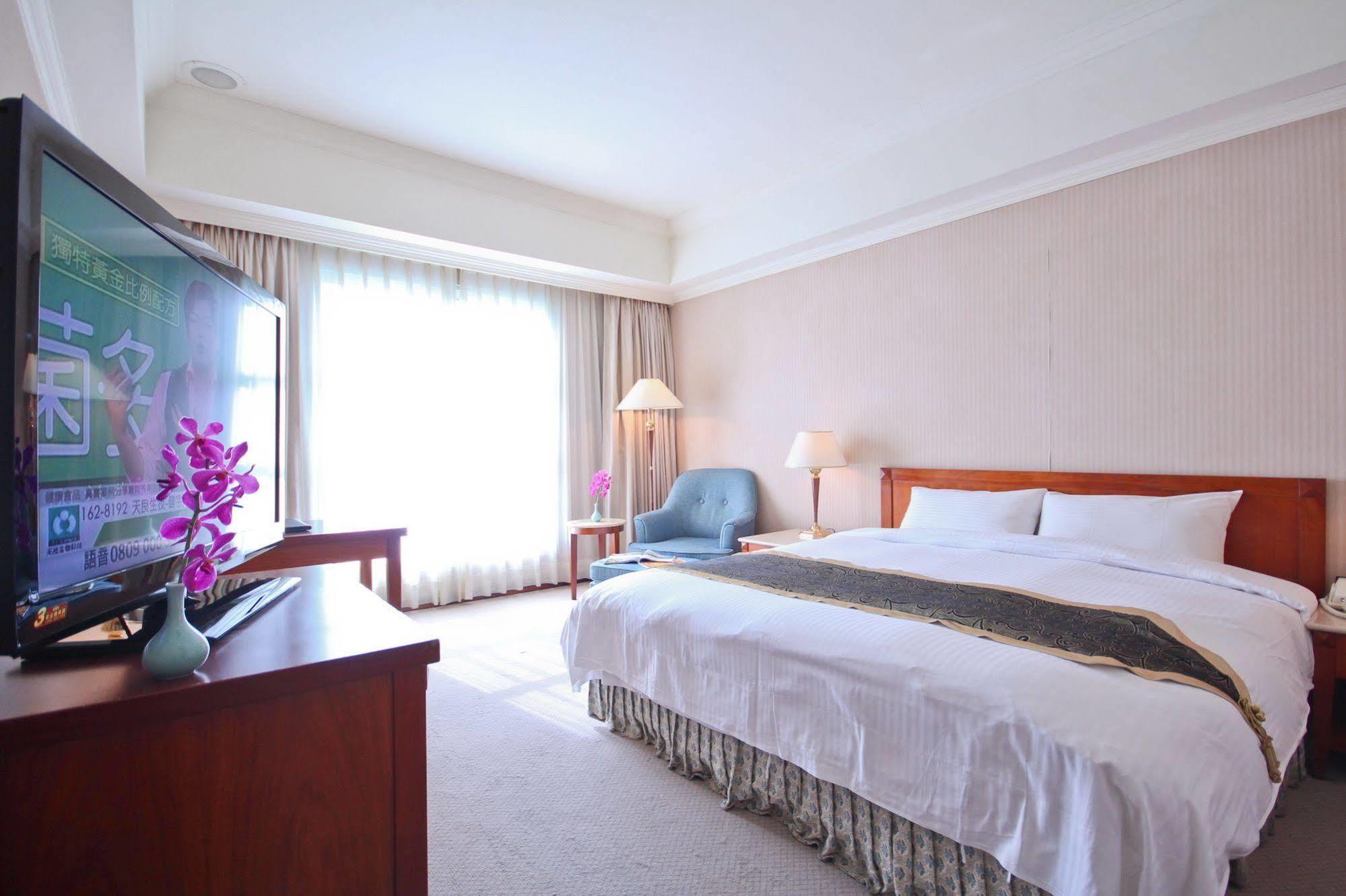 Yilan Grand Boss Hotel מראה חיצוני תמונה