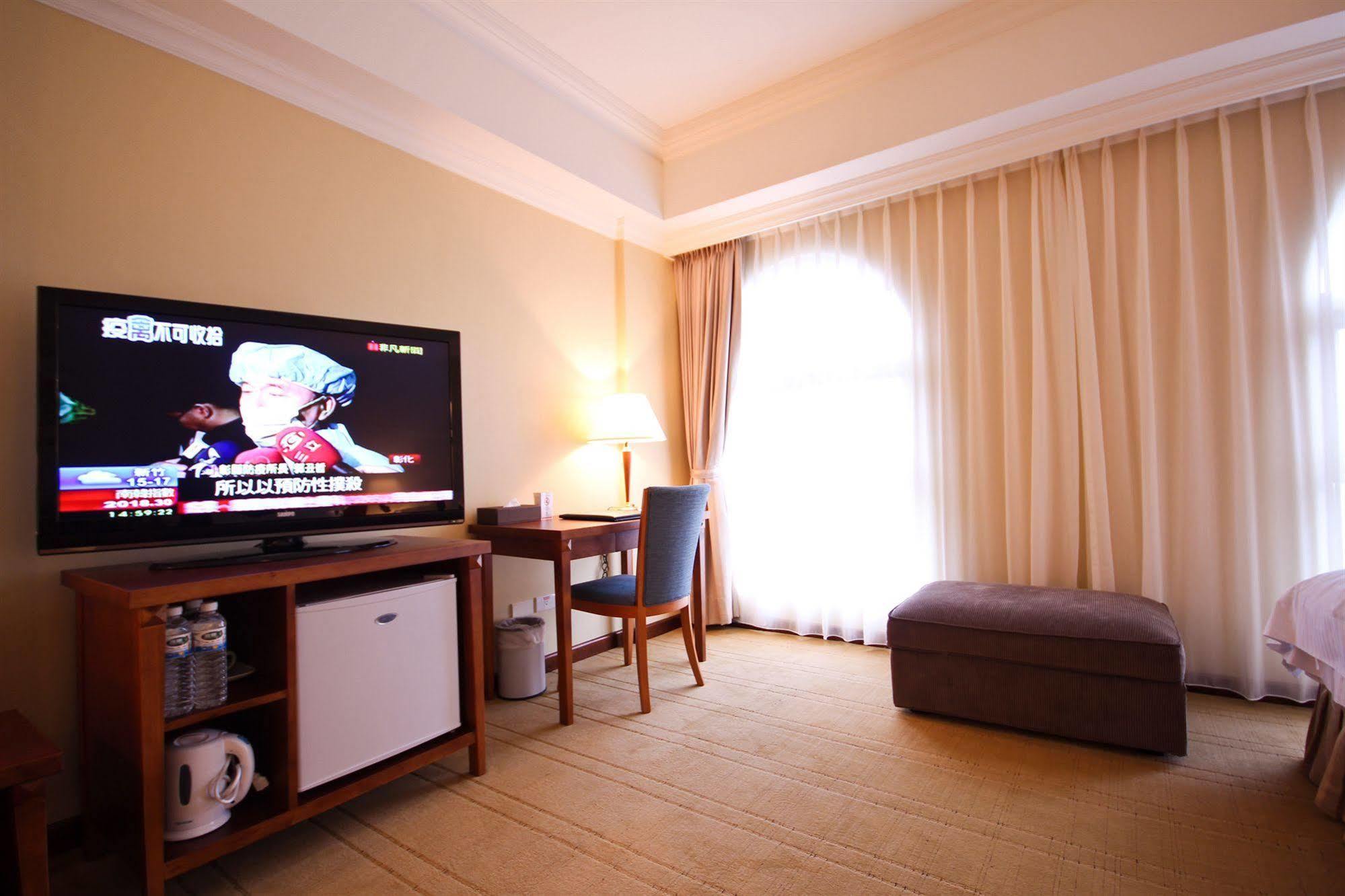Yilan Grand Boss Hotel מראה חיצוני תמונה